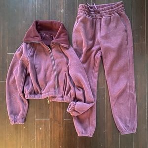 Lululemon Cropped Zip-up Sweatshirt and Jogging Pants set